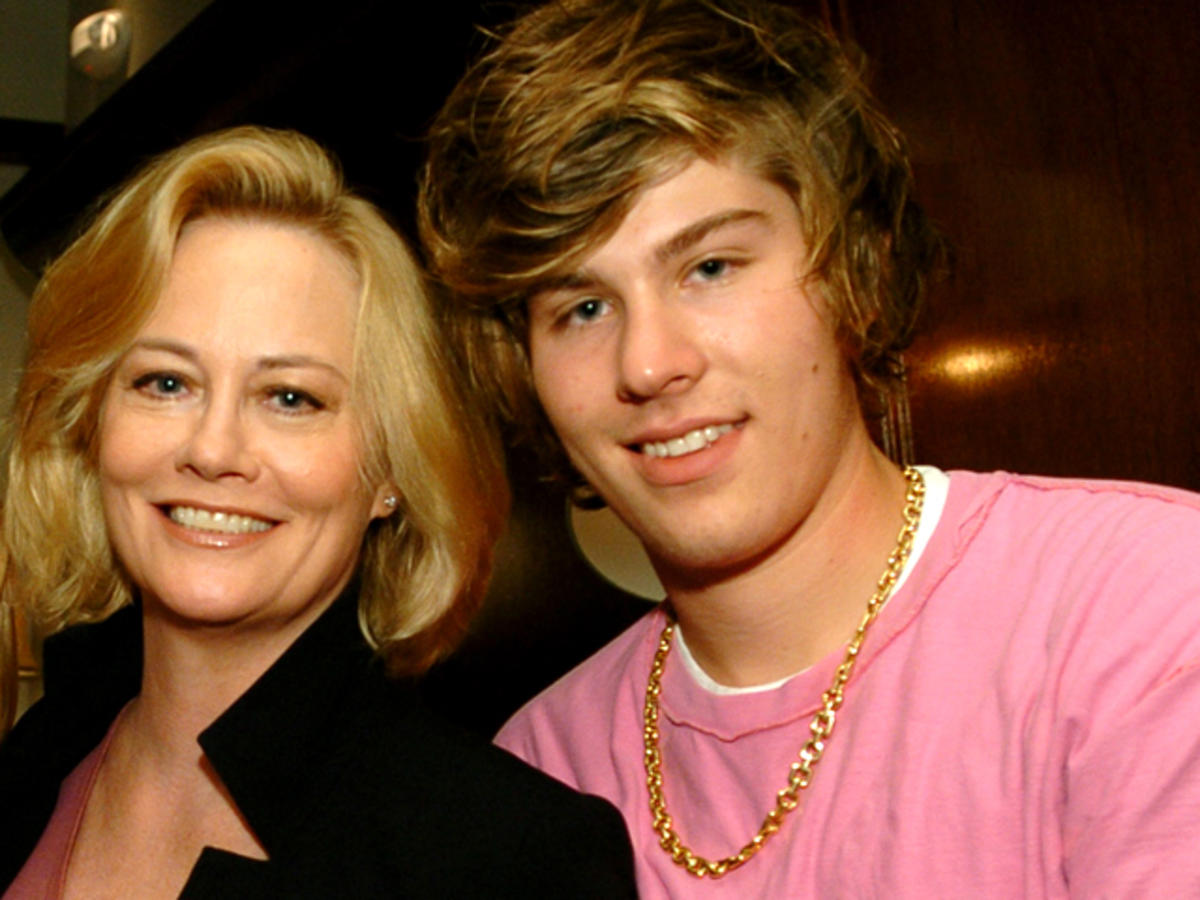 PHI+cybill+shepherd+and+her+son