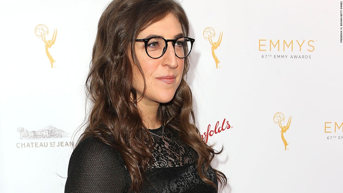 150825065459-01-mayim-bialik-0825-super-169