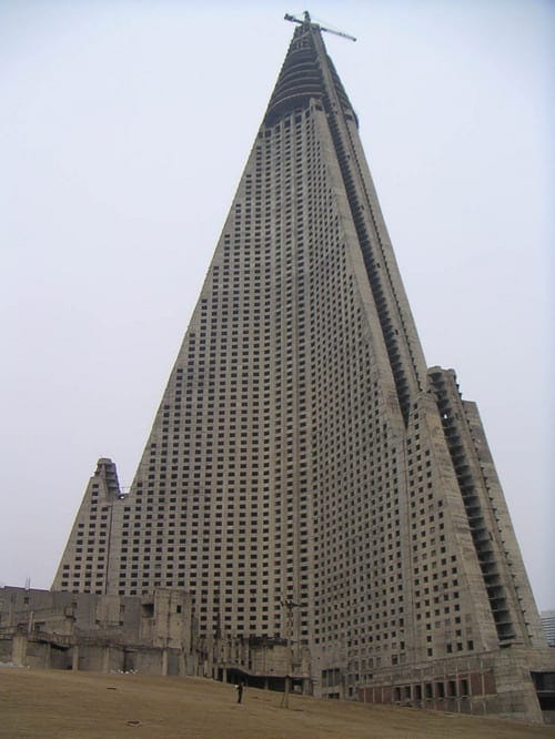 Ryugyong_hotel_01