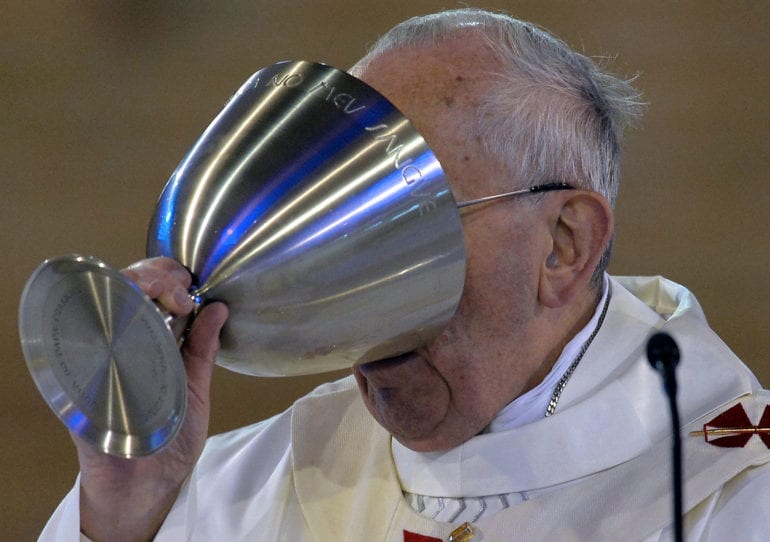 v2-pope-francis-wine